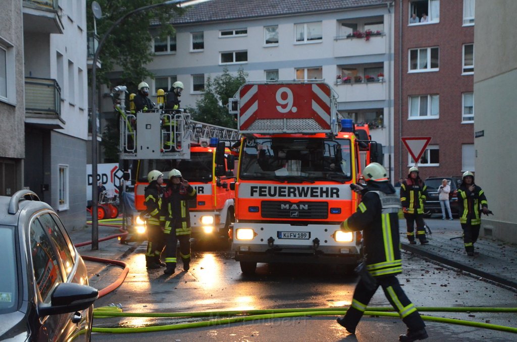 Feuer 3 Dachstuhl Koeln Buchforst Kalk Muelheimerstr P074.JPG